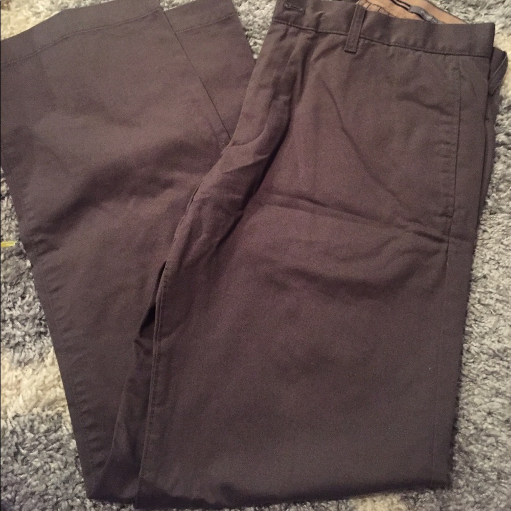 Men’s gap khaki 33x32